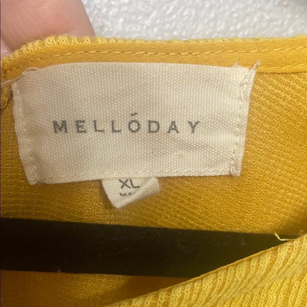 MELLODAY Vibrant Yellow Short Sleeve Top - Picture 2 of 8